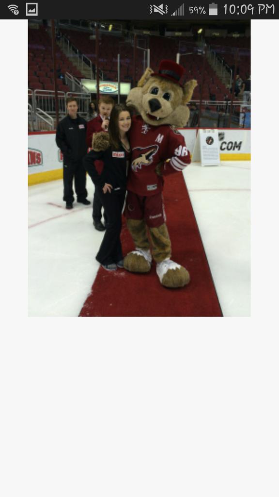 haillidorman's tweet photo. Because one of my interns thought it was funny to photobomb my picture with howler. #gottalovecal #feedtheinterns http://t.co/9SwDEeA2z2
