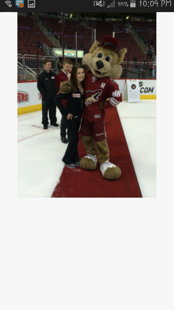 haillidorman's tweet photo. Because one of my interns thought it was funny to photobomb my picture with howler. #gottalovecal #feedtheinterns http://t.co/9SwDEeA2z2