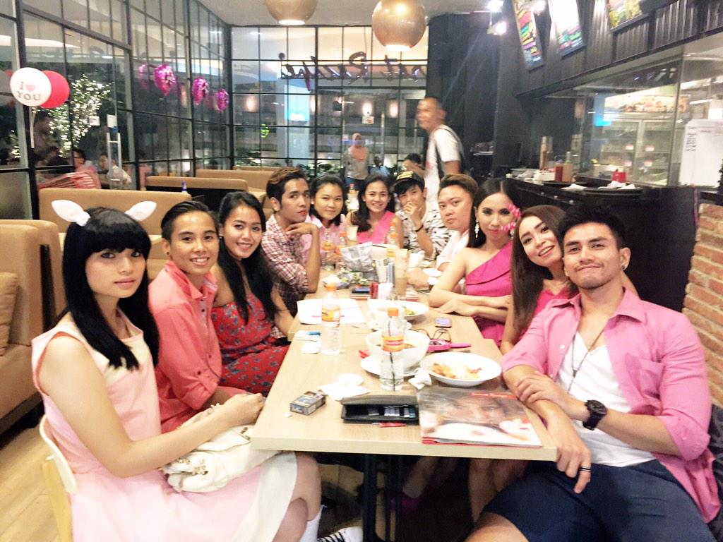 catmodjo's tweet image. arisan dg tema: Touch of Pink, kemarin malam di SecretRecipe #sency #valentine #dinner