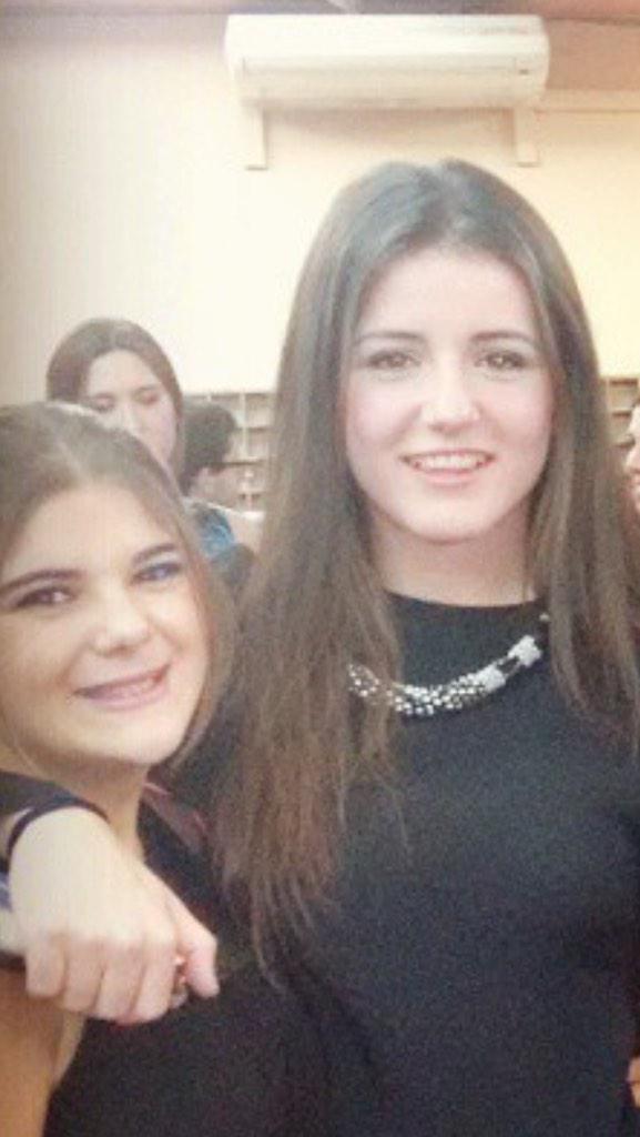 PaulaGF4's tweet photo. Buen funde junto a ella 😍😘 http://t.co/J4a2yXje07