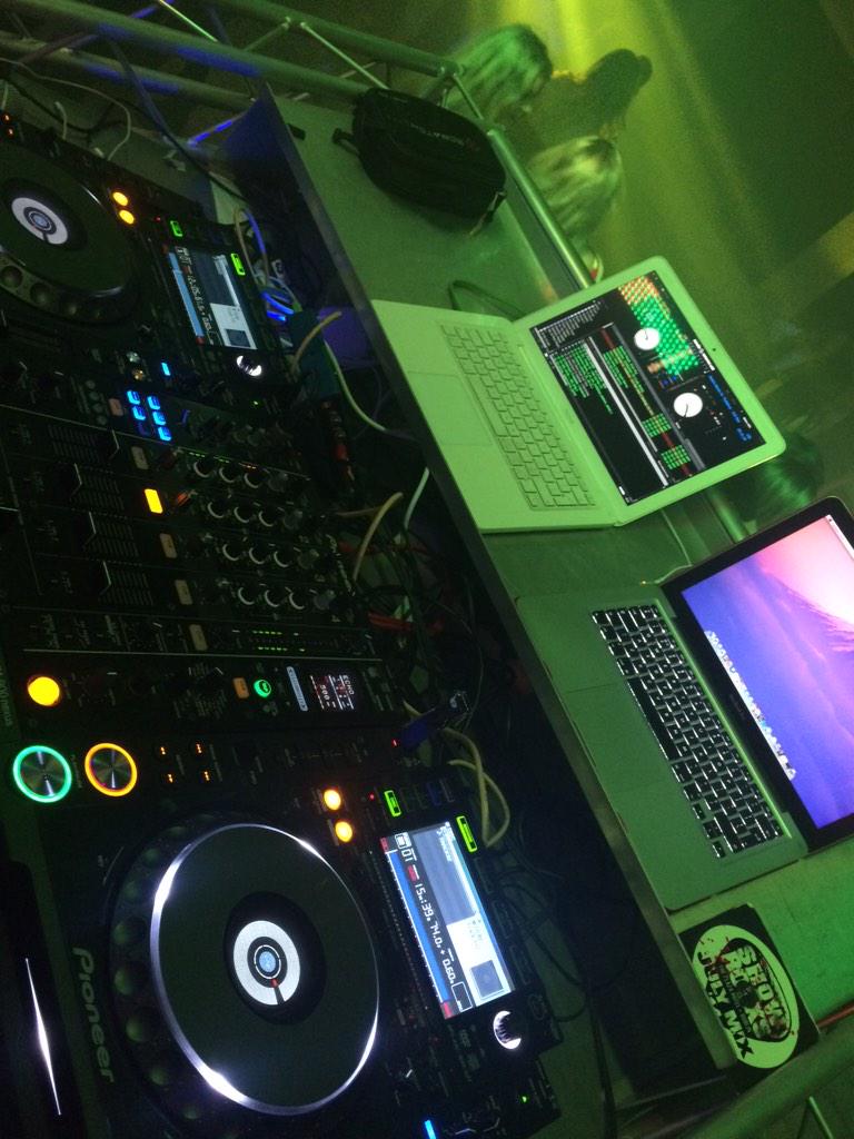 rossmckeondj's tweet photo. Loving forward to spinning at @Thewezz  tonight with @DjDylanMcKeon from 9 bells 🙌🙌 http://t.co/bSqOGkN9L1