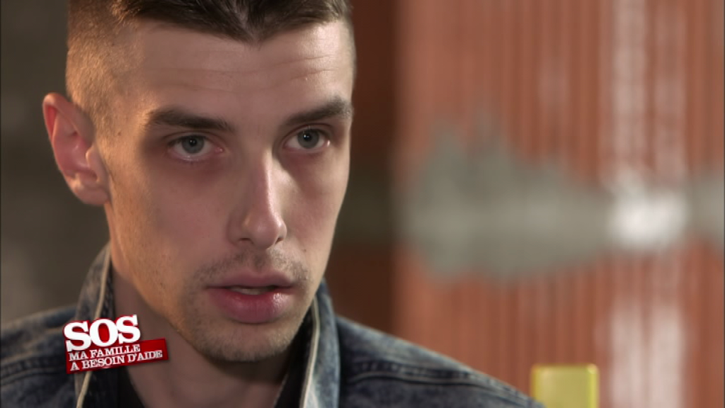 NRJ12lachaine's tweet photo. "C'est la seule solution : attendre que ma mère crève pour récupérer l'héritage" Jonathan va trop loin #SOSPascal http://t.co/sKVWxxK0ST