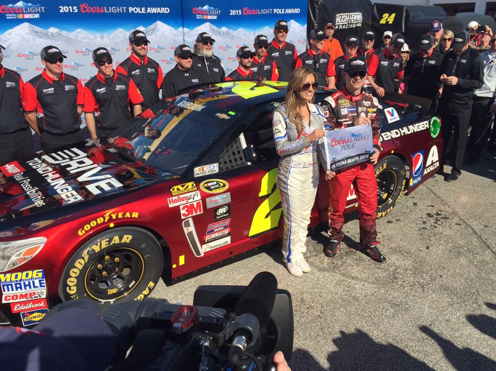 JeffGordonWeb's tweet photo. Celebrations for your 2015 #Daytona500 pole winner continue @DISupdates w/ @Drive2EndHunger @TeamChevy team. #Team24 http://t.co/ReYvQsMOvD