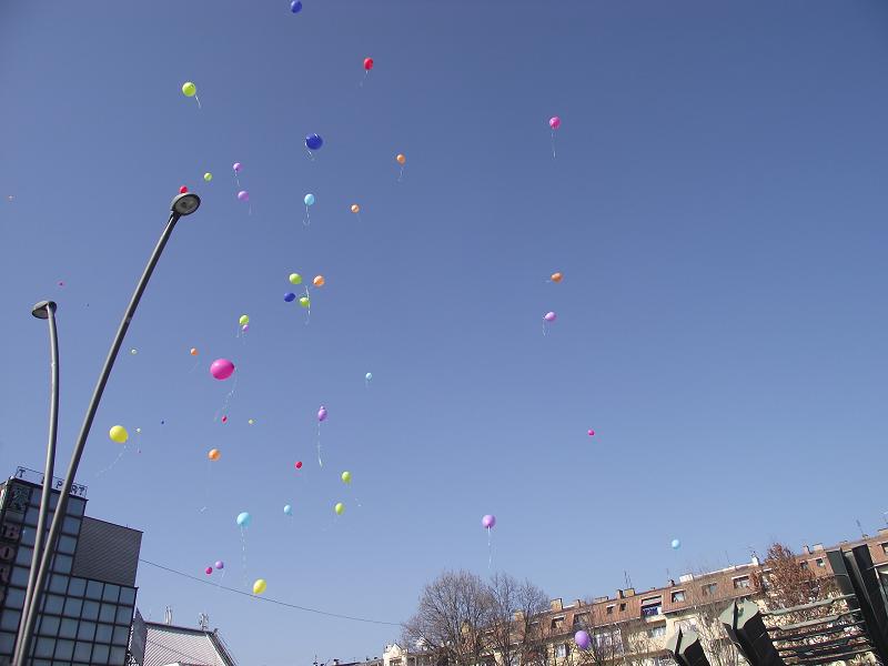 JelenaMKandic's tweet photo. "@AZobenica: U #Ruma pusteni baloni danas kao podrska #ICCD2015 #ChildhoodCancerDay http://t.co/MRYyn9SSyT" Bravo,drugari! Hvala na podršci!