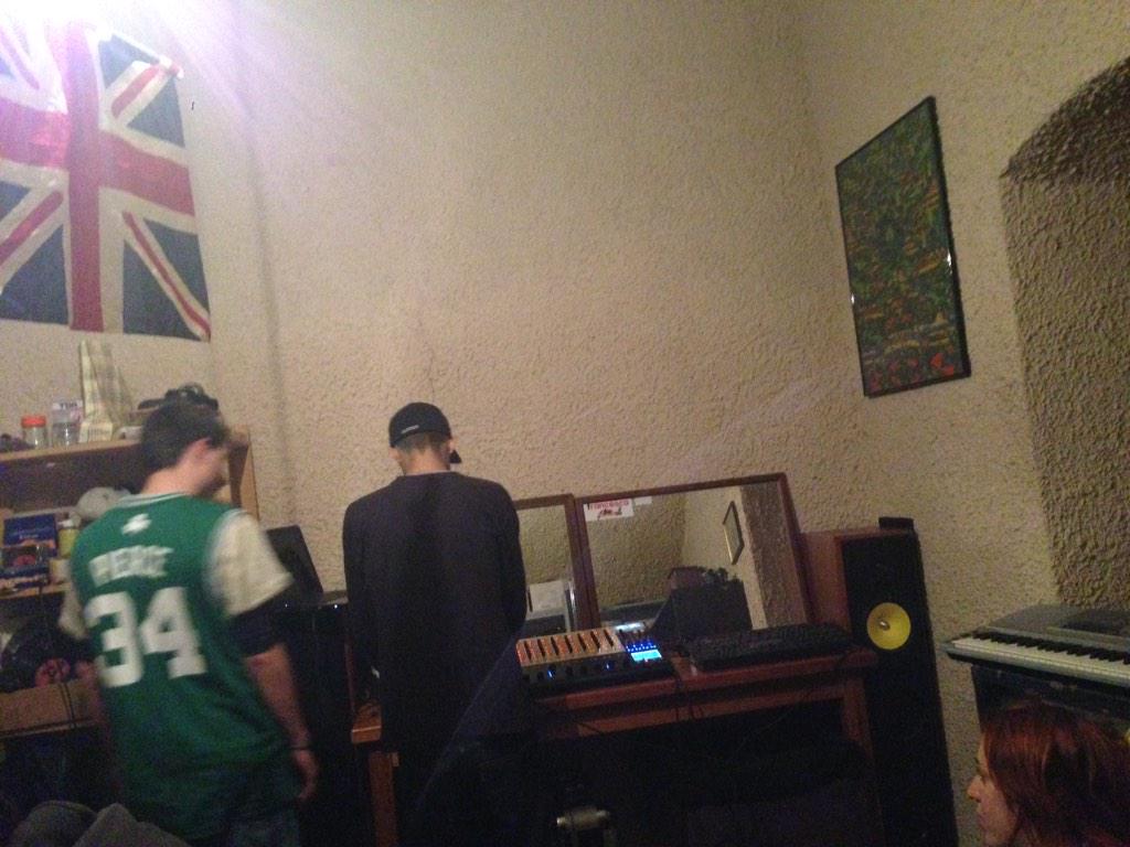 WedrasWind's tweet image. UK entertainment Made in home...