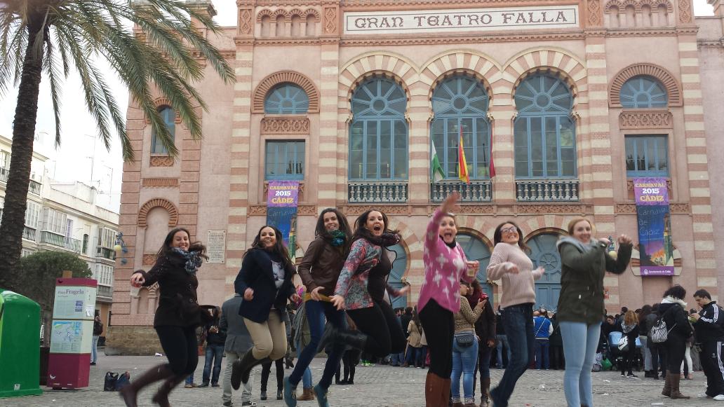 MariaSanchoC's tweet photo. Q día más bueno en el carnaval de Cádiz con @teorogp @1985sergi @maitalks @CarmenMariG http://t.co/ZTH4jypP6v