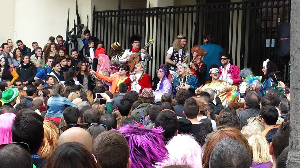 MariaSanchoC's tweet photo. Q día más bueno en el carnaval de Cádiz con @teorogp @1985sergi @maitalks @CarmenMariG http://t.co/ZTH4jypP6v