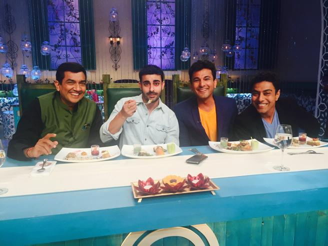IgniteEdinburgh's tweet photo. RT @SanjeevKapoor: Fun times during shooting #masterchefindia4
@gautamrode @vikaskhanna @ranveerbrar http://t.co/cYqlaElhO1