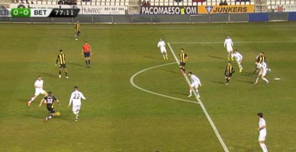 RoboAlBetis's tweet photo. 1- Fuera de juego que no era, GOL LEGAL. http://t.co/g4Qjt54nFK