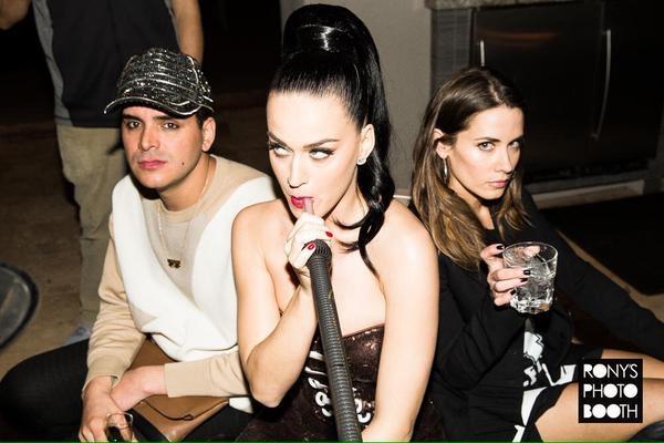 does katy perry smoke cigarettes Katy Perry is smoking Hot 💕💕