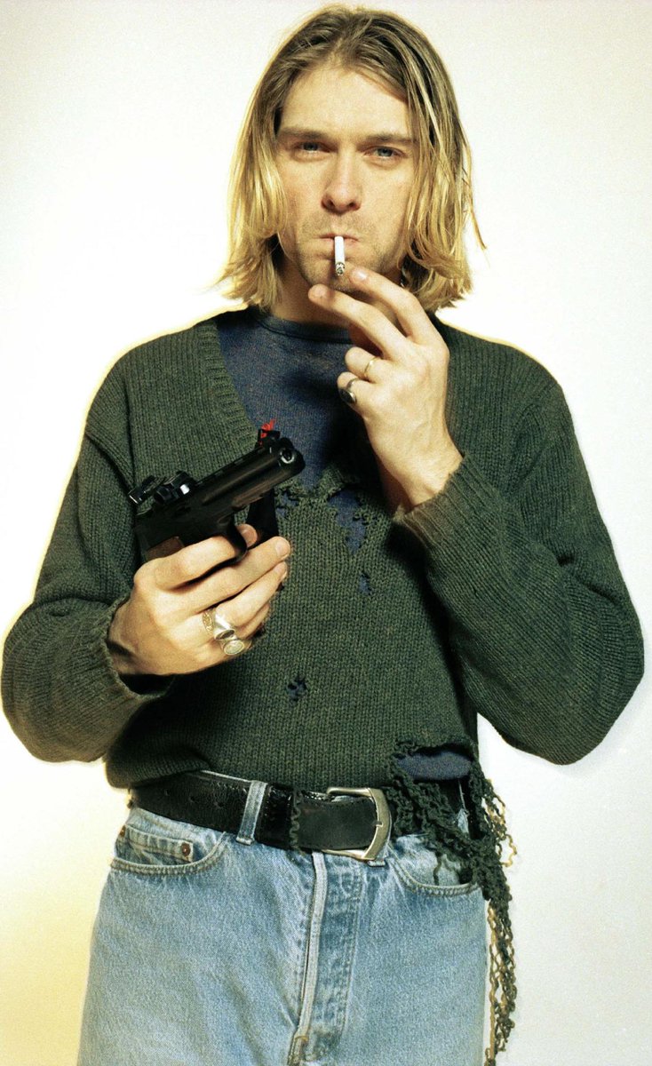 Marwanhussein00's tweet photo. “@kcobaindaily: Kurt Cobain, Paris, February 14, 1994 - The band's last photo shoot.http://t.co/TSh5pN2U7v”&amp;i swear that i dont have a gun