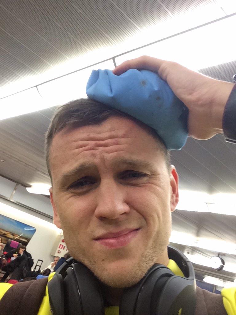 Cheryshev's tweet photo. Gracias a Dios sólo ha sido un susto de 12 grapas. Hay que seguir adelante! Gracias por preocuparos! http://t.co/5GnchkuKVk