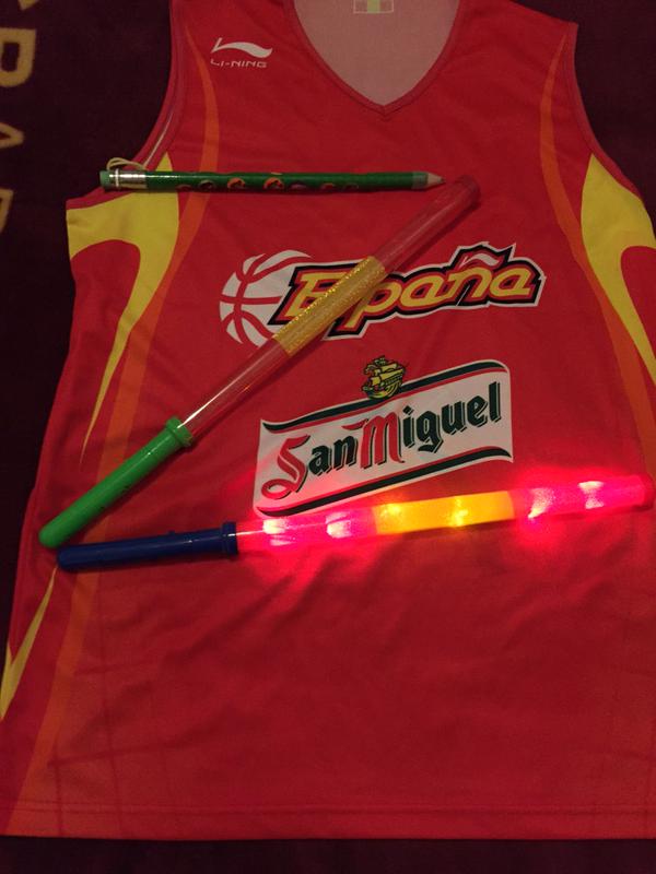 MovistarNBA's tweet photo. ¡Una Z patriota! Camiseta de @paugasol y @MarcGasol en juego RT @SergioSergiocos  #GasolvsGasol viva los gasol! http://t.co/VQazXx4mjM