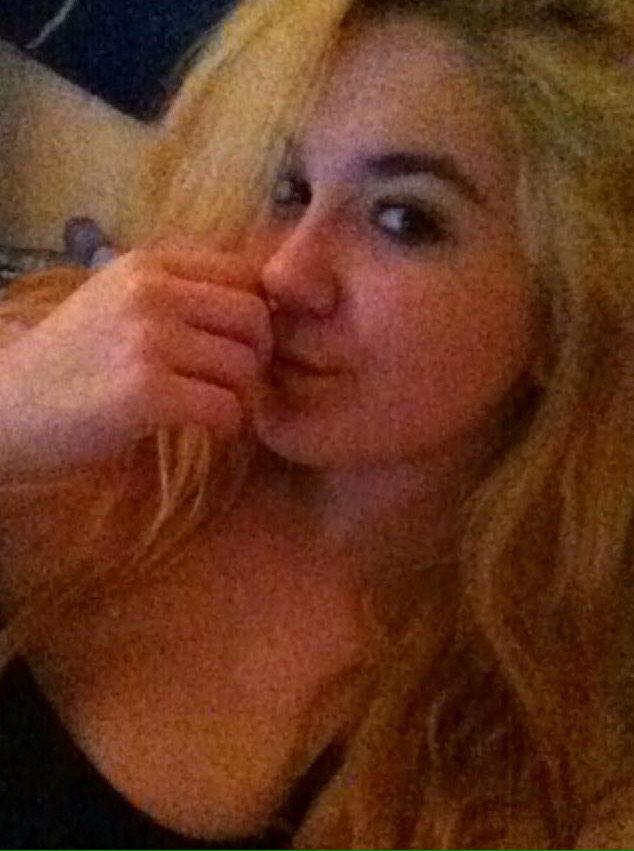 MCumslutt's tweet photo. Craving cum 💦 http://t.co/4xPC2UEZqL