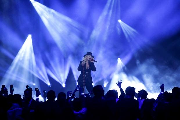 XtinaSquad's tweet photo. .@xtina blessing us. #NBAXtina http://t.co/GYBx3boESL