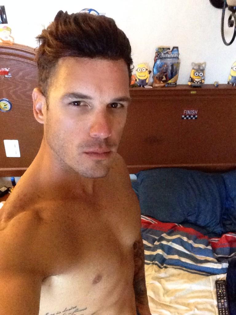 luisfercolucci's tweet photo. Selfie antes de dormir! Pos por que no?! http://t.co/TvvYFAPZiB
