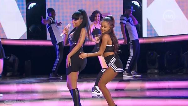 AriNewsOfficial's tweet photo. Ariana at the ALL-STAR HALFTIME NBA GAME http://t.co/QmCioTBhcc