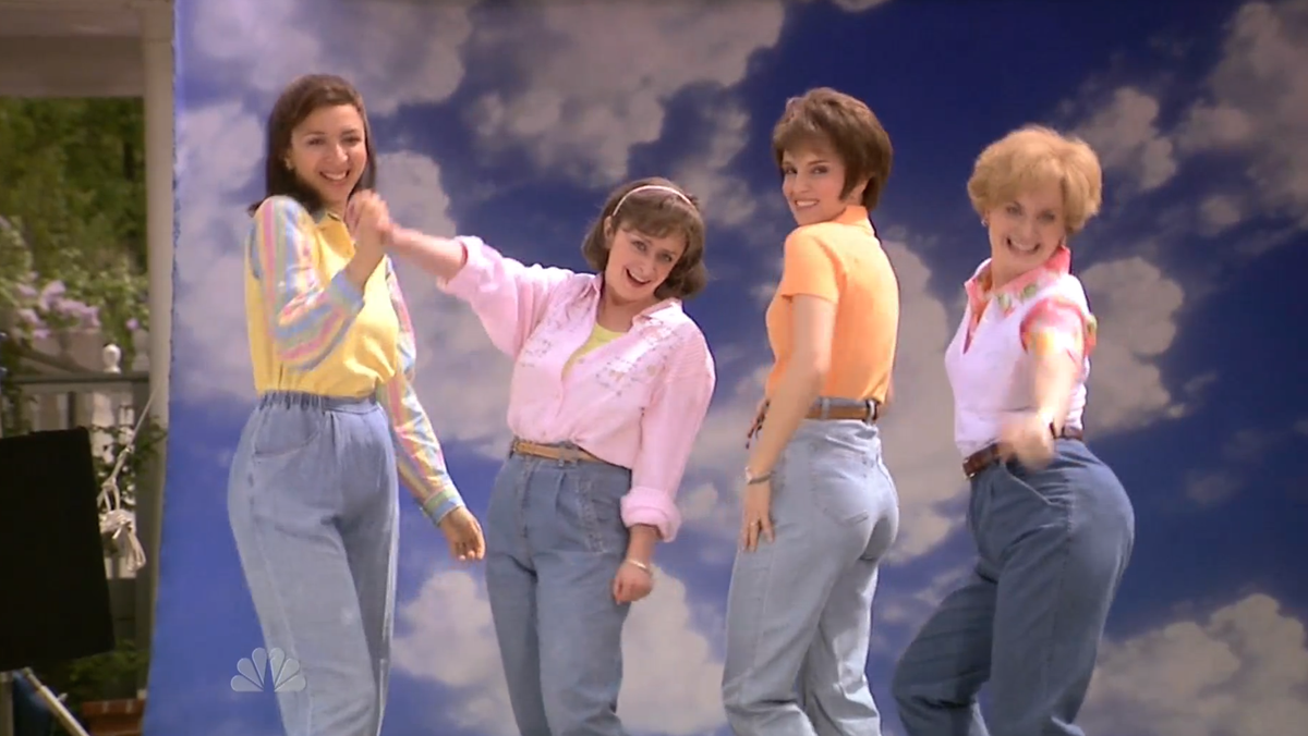 usweekly's tweet photo. The queens of mom jeans! #SNL40 #watchwithUs http://t.co/NZArHiv9GO