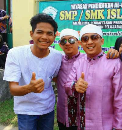 bayuade201's tweet photo. Ane bersama ustadz adie &amp; alwi @UstadzKembar http://t.co/KeO4kPIodG