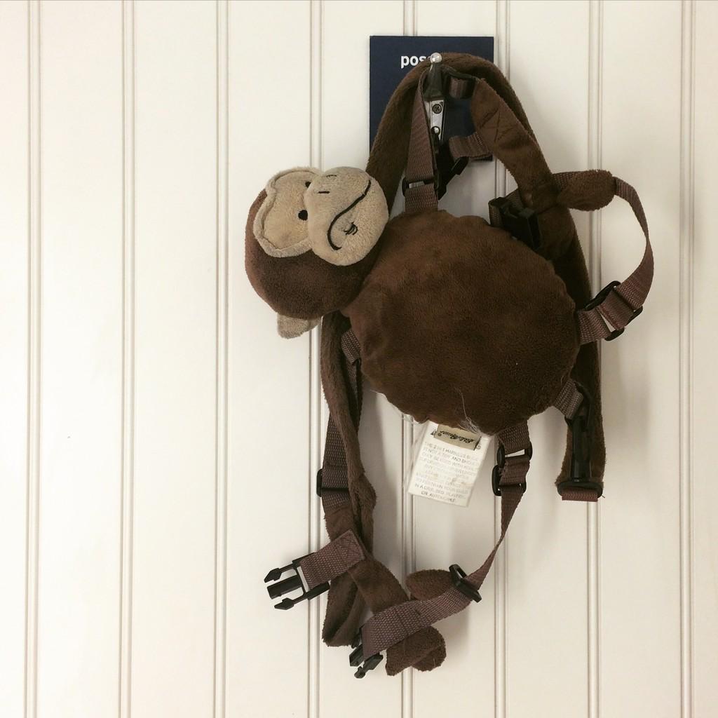 MalTheBeefGal's tweet image. #MonkeyBackpack says "Help! I was hung on this hook &amp;amp; my child is missing!" #StrangeFindings #DressingRoomAtMarshalls