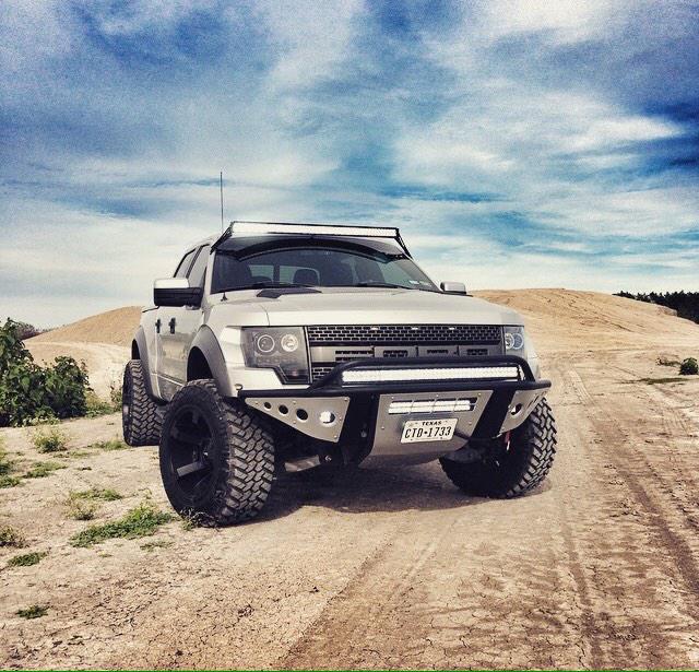 AllLiftedTrucks's tweet photo. This Ford Raptor 👀 http://t.co/6JPQ5jVOZm