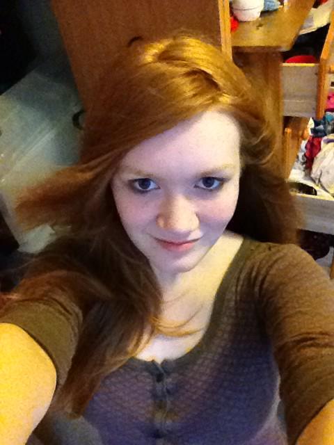 HayRianna's tweet photo. Oh me playing with my fan... Lol the things we do when we are bored http://t.co/w1Hosa0ier