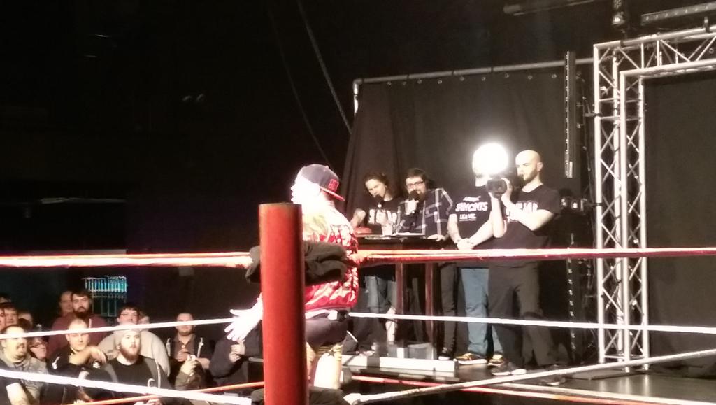 mrmajestic8's tweet photo. What a night at @InsaneChampWres with @ChelseaWatsonnx , @NoamDar and @gradowrestling living legends #combacksoon http://t.co/kzHujG2um7