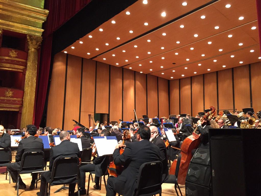 COMEfest's tweet photo. Segunda llamada segunda llamada. El concierto de la clausura esta a punto de comenzar. #come2015 #COMEfestival http://t.co/8xjSSbpZoQ