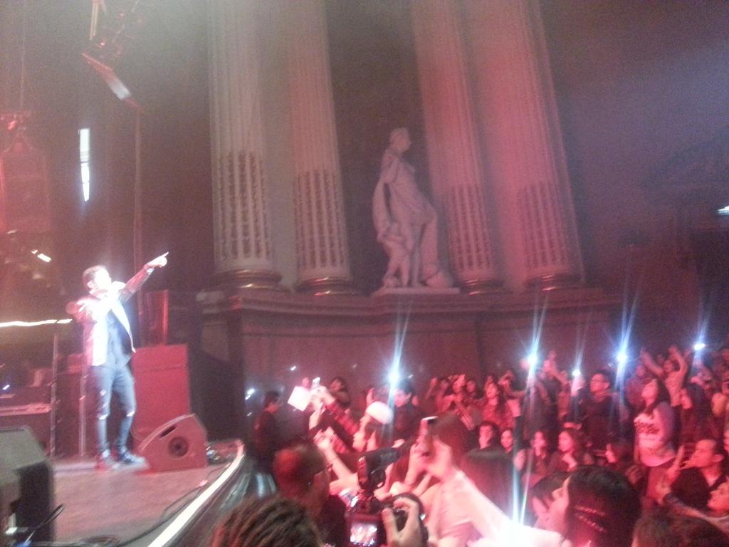 hoyerofficial's tweet photo. Cómo se la están pasando #hoyers? #AlexHoyerEnElMetropolitan http://t.co/xoof2CBfPr