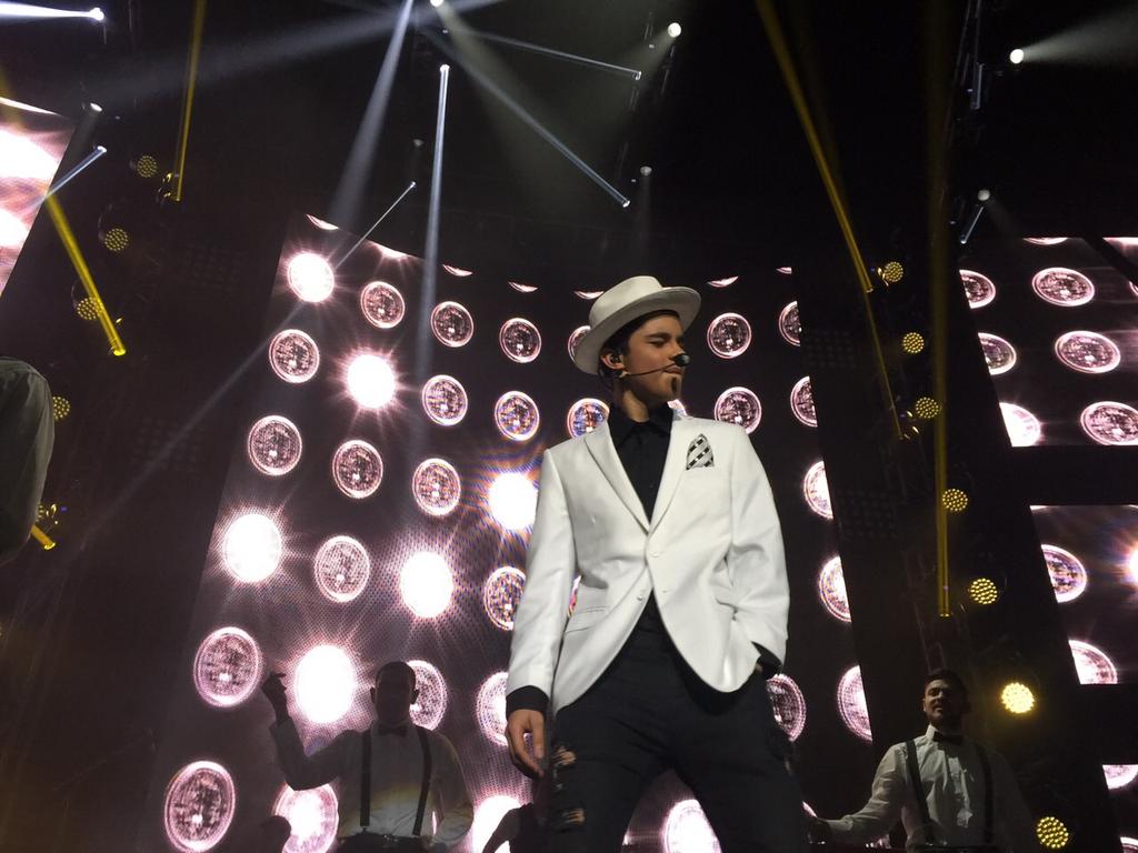 hoyerofficial's tweet photo. Can't let you go #AlexHoyerEnElMetropolitan http://t.co/tghZxpyaUi