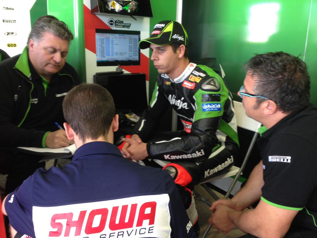 PederciniRacing's tweet photo. @PICircuit @WorldSBK first #test session started @davidsalomds @Kawasaki_WSBK http://t.co/I44WGlVqUS