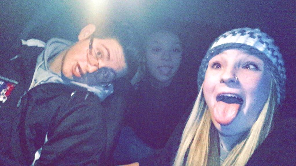 mxddiex_'s tweet photo. Best night I've had in a long time😂😊🙈@KylieDevan98 @DShort02 http://t.co/2NohPuxx73