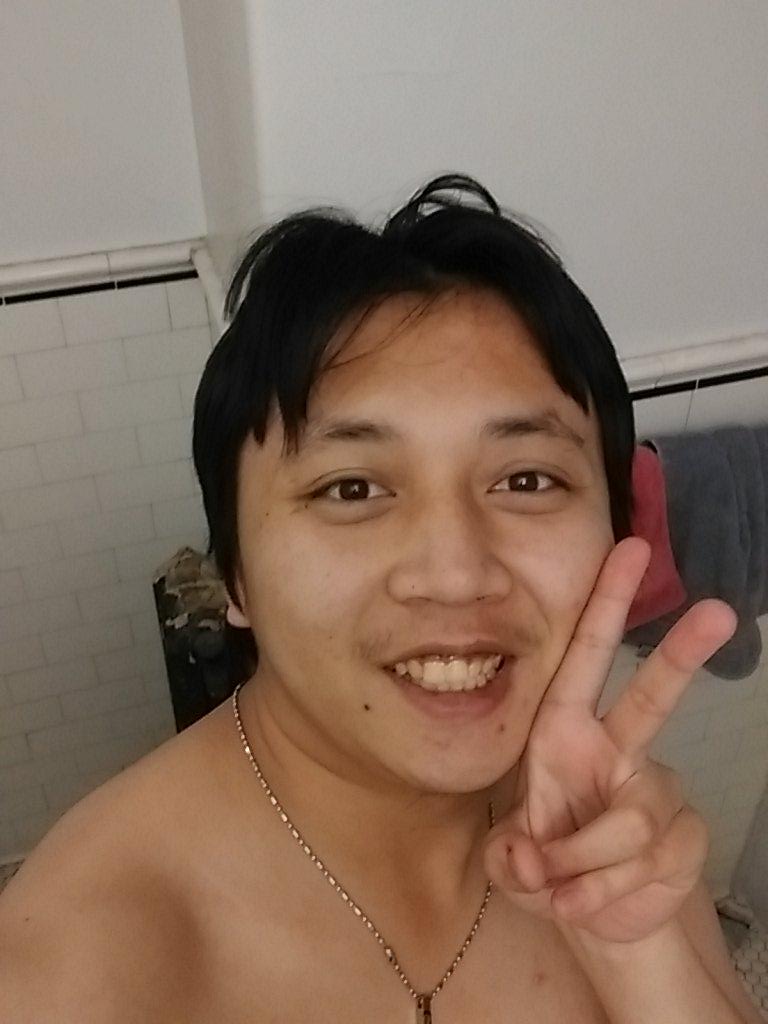 SocksBlunt's tweet photo. Try to take a Selfie like girls... http://t.co/ATDGelediO