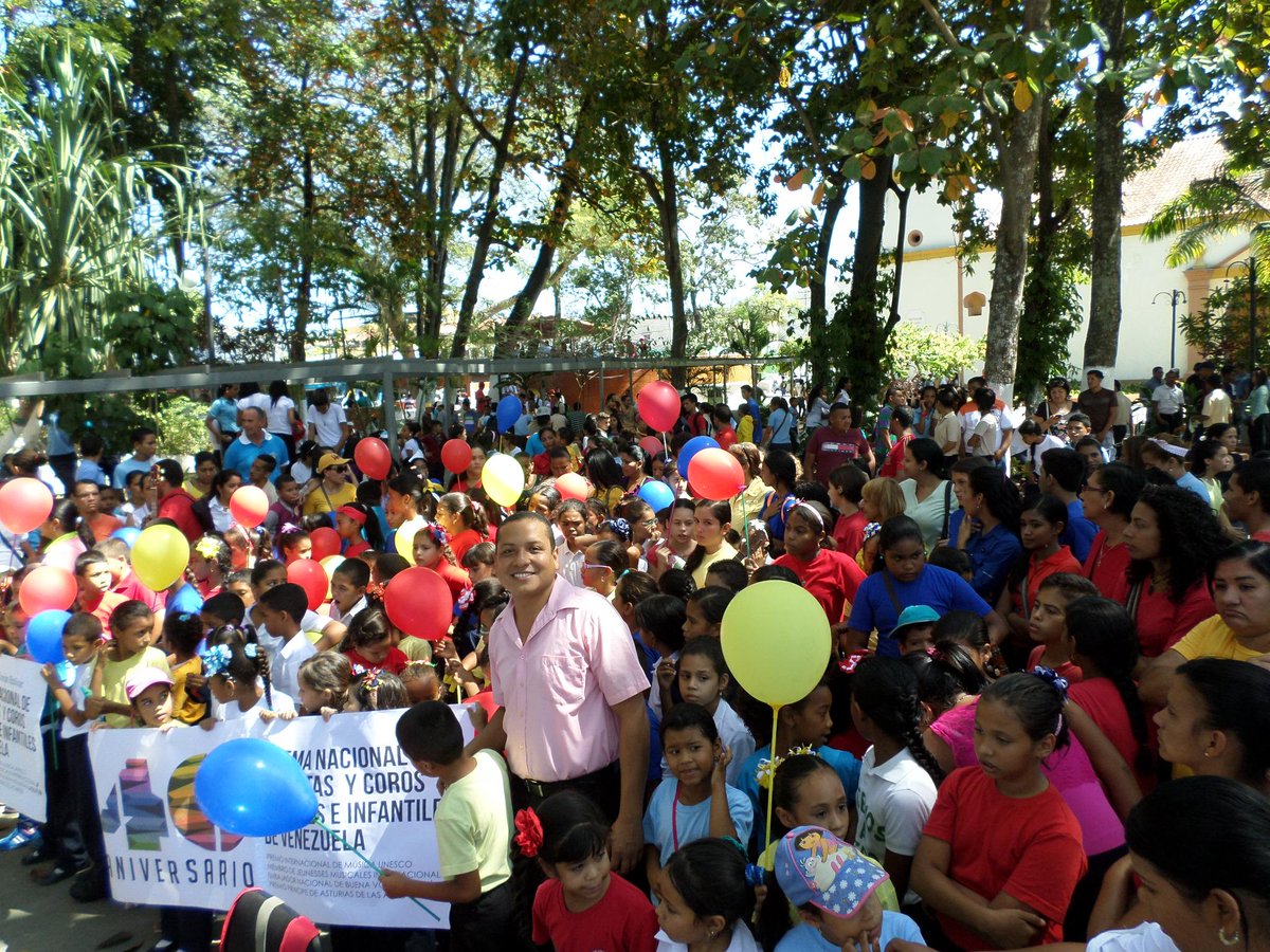 sistemacumanaco's tweet photo. La Fiesta Del Millón en cumanacoa y nuestro aniversario #ElSistemaCumple40 @SistemaSucre @elsistema http://t.co/LiT2fWvnAT