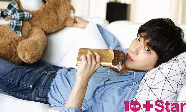 FNC_ENT's tweet photo. [#정용화] #JungYongHwa #텐아시아 발행 매거진 ‘10+Star(텐플러스스타)’ 3월호 표지 장식! ‘혼자 보내는 화이트데이(One Solo Day)’ 화보와 인터뷰는 23일 발행됩니다. http://t.co/T38CjP2hZR