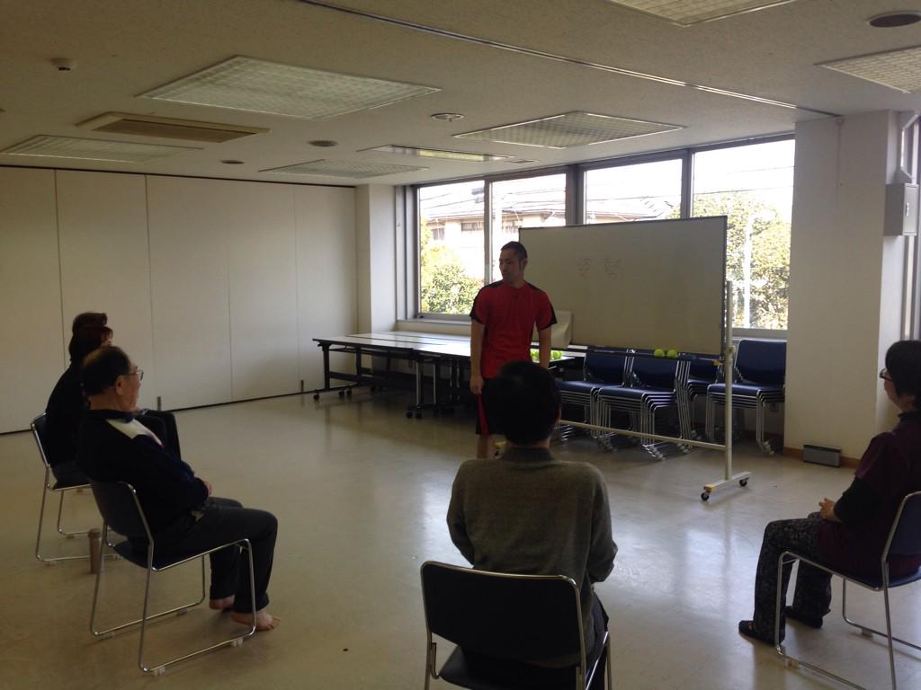 LSItrainers's tweet photo. まちの健康clubでは、運動だけではなく健康になるための基礎知識もお伝えしております。カラダも脳も活性化する！それがまちの健康clubのモットーです。
#ロコモ予防 http://t.co/PQTo9hzc1c