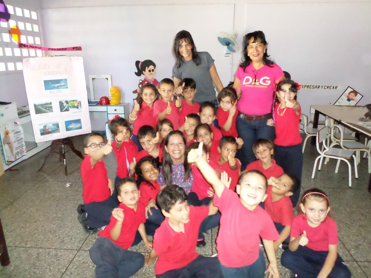sistemacumanaco's tweet photo. lo + bello d la fiesta del millón:Compartir y ver sonreír a los niños @dianasotillo @sistemasucre #elsistemacumple40 http://t.co/yi4C2VuIsB