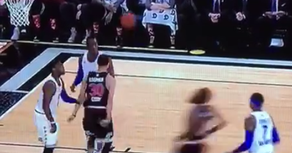 theScore's tweet photo. VIDEO: Chef Curry is cooking all over the East. This pass to James Harden is 🔥 🔥 🔥 🔥. http://t.co/Tuon21LnGZ http://t.co/mG2AEav3V6