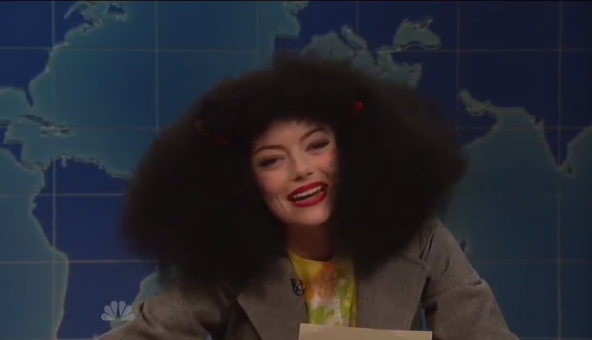 BuzzFeedCeleb's tweet photo. Emma Stone paying homage to the great Gilda Radner http://t.co/hHY9056ghb