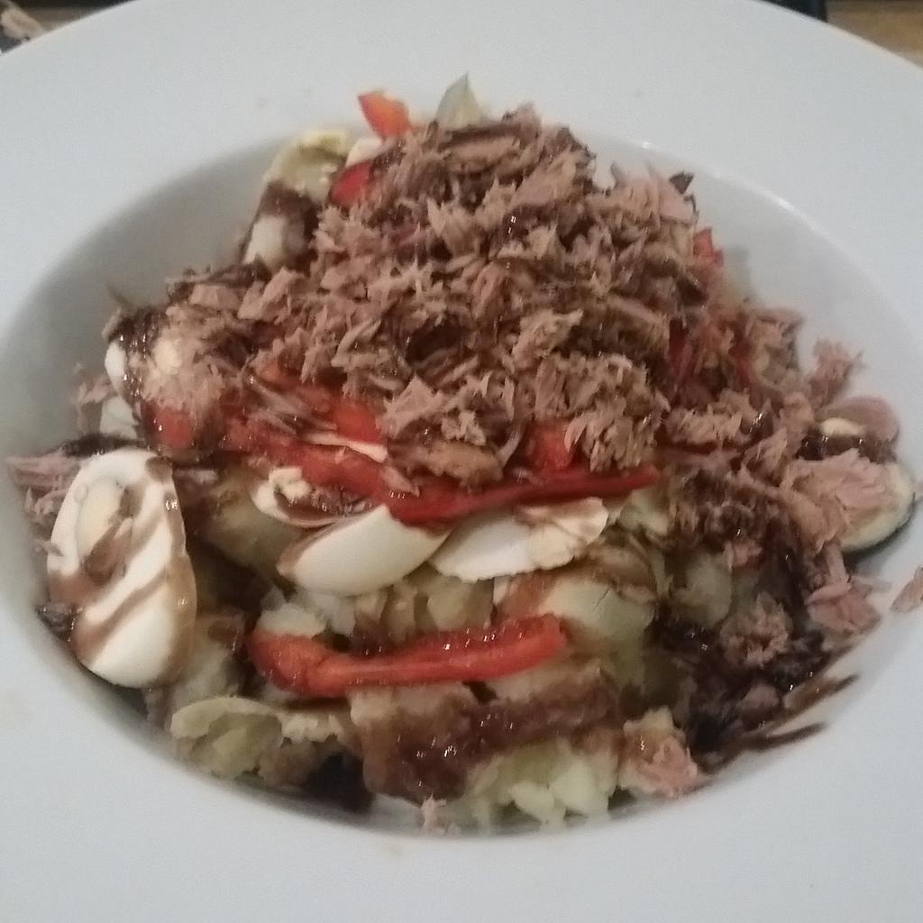 warriorfituk's tweet photo. Final night feed consisted of 60g tuna 200g potatoes 1 red bell pepper &amp; balsamic reduction #perfect #warriordiet http://t.co/isgaHSQ7YA