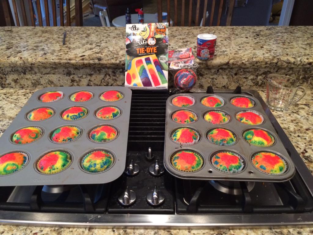 salbrac's tweet photo. #duff cupcakes for our #disneyside cars party. http://t.co/eDWpBHCf8Q