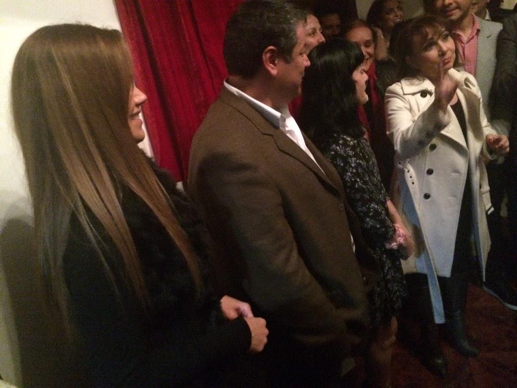 TeatroEnCorto's tweet photo. Ya estamos develando placa! Aplausos #EnCorto! http://t.co/tOEuagpJyf