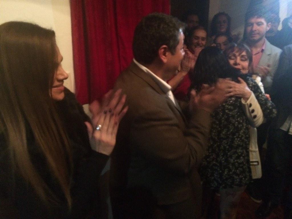 TeatroEnCorto's tweet photo. Ya estamos develando placa! Aplausos #EnCorto! http://t.co/tOEuagpJyf