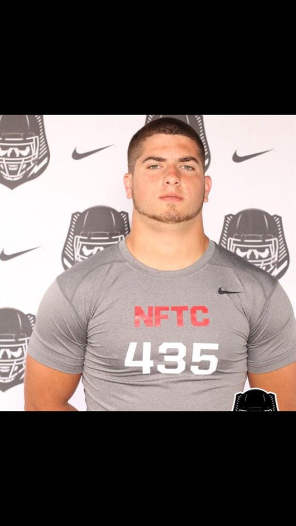 pipibeast's tweet photo. Just sent my headshot's to every division 1 college out there. I'm looking fine AF. Plus "435" is my bench #beast http://t.co/5BPfVH0d2A
