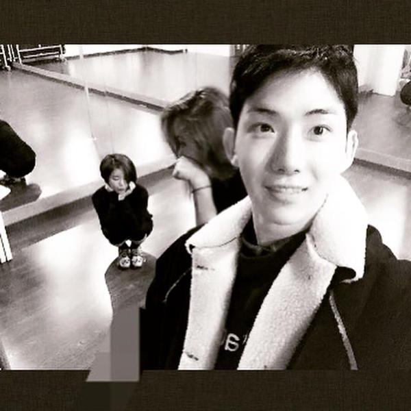 2amthailand's tweet image. [Pic] 150216 #2AM #JoKwon with Gain BEG :)
instagram.com/p/zIbE-IOcyb/
instagram.com/p/zIbN6xOcyw/
(cr.blingsosa21 instagram)