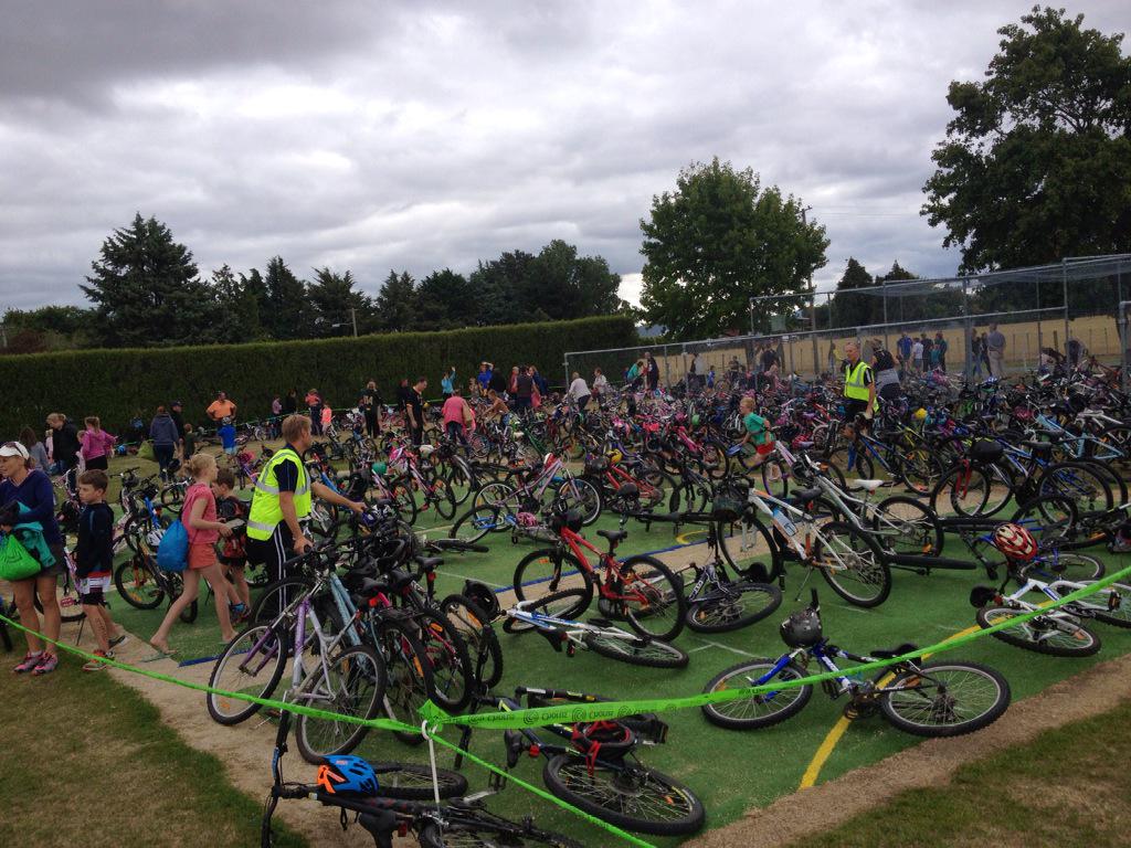 HuriHuriBike's tweet image. Wow what a lot of bikes! #Breadcraft Kids Tri. #gohard! #hurihuri2015