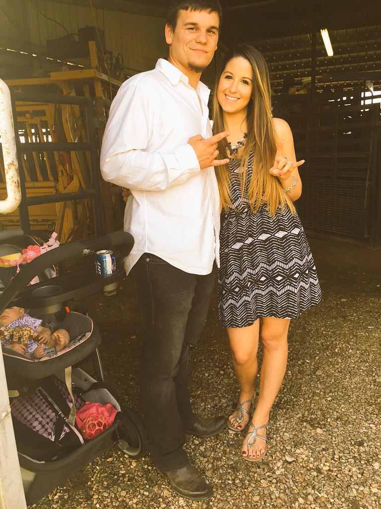 barn2buck's tweet photo. #barn2buck filming=working #allinthefamily ! http://t.co/voqUY1KfLB