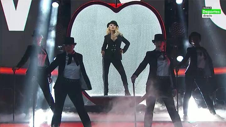 xtinaism's tweet photo. Xtina is back!!!!! 😱😍🙌💃💁👸👅💪❤💕💞👏 #NBAAllStarNYC #NBAXtina http://t.co/WFF6LkS0jS