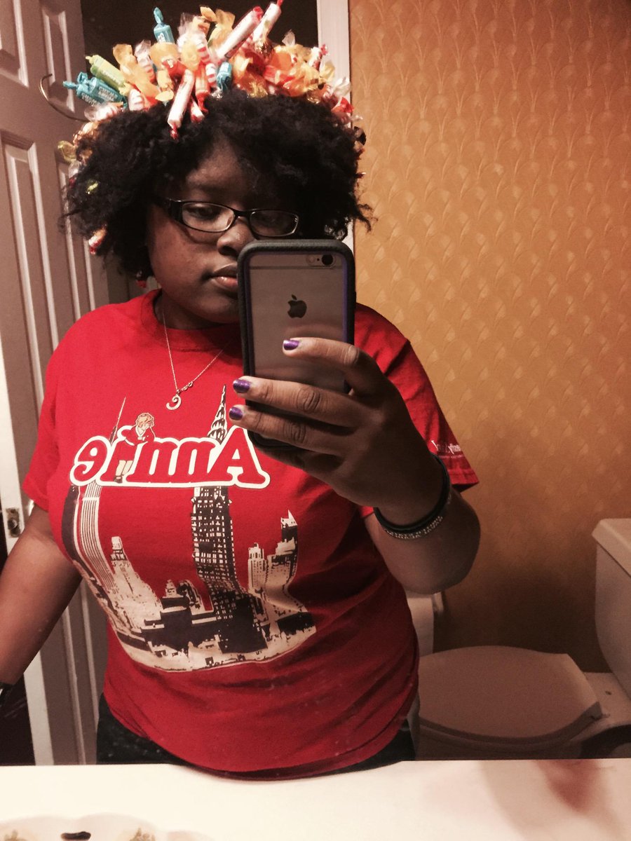 O_renEazy_E's tweet photo. Crucify Me With Kandy #Kesus #amIcuteyet #23dollarsworthofcandy #3hoursofwork http://t.co/FdvPDoRKOt