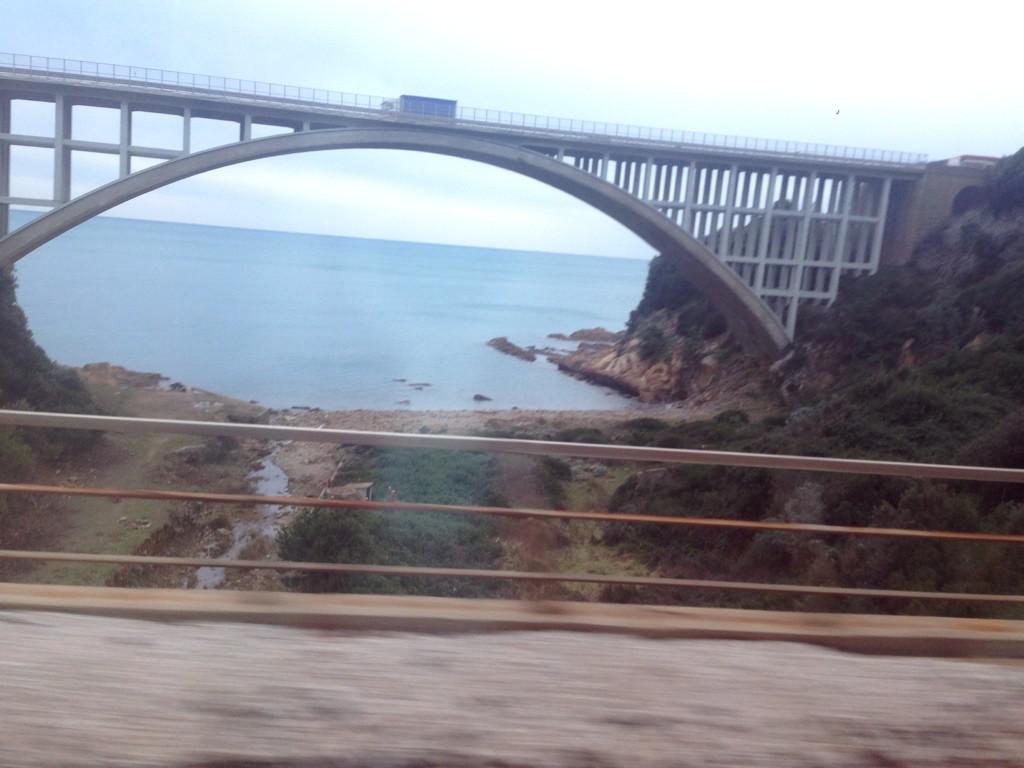 flavia_marzano's tweet photo. Anche per questo mi piace viaggiare in treno, Italia #VeryBella! http://t.co/9xhJdTw0t2